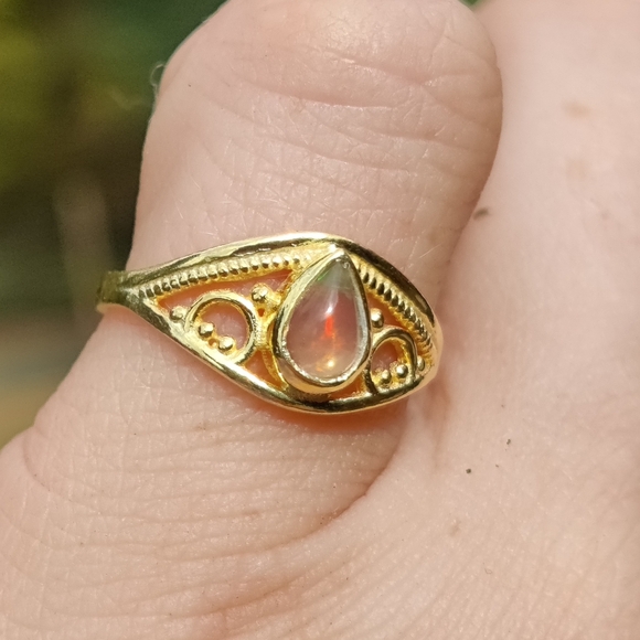 Sterling Ethiopian opal ring - Picture 3 of 8